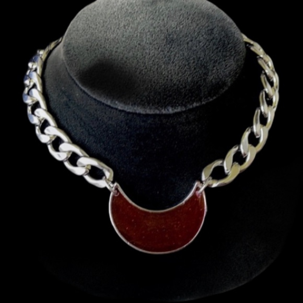 Red resin crecent moon thick steel goth choker - Picture 4 of 15
